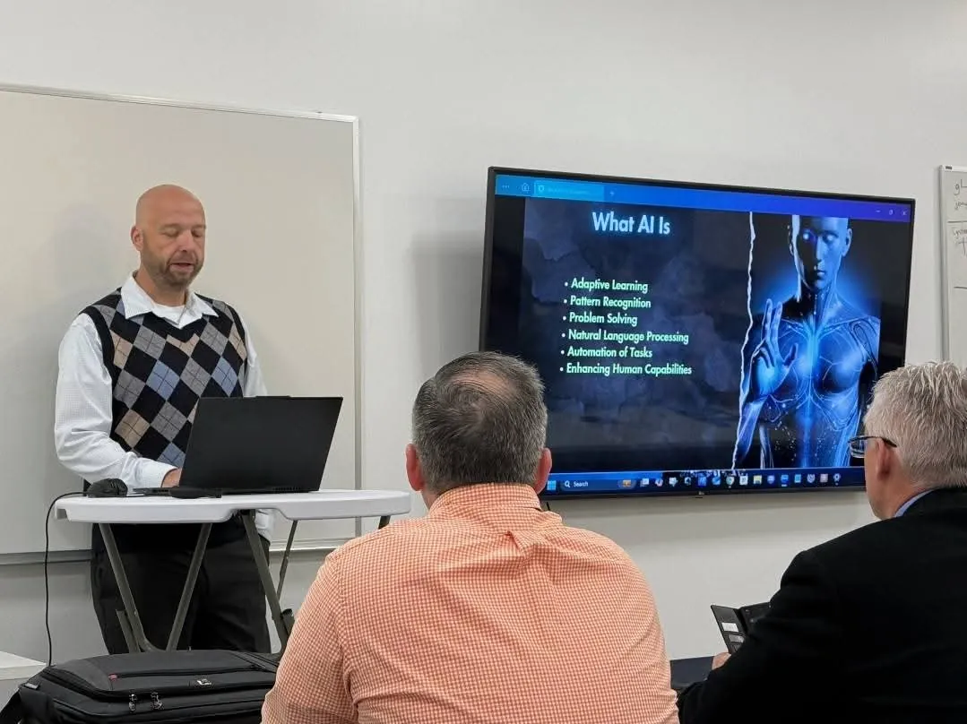 Stoni Beauchamp teaching AI concepts to a seated group.